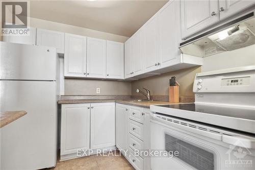 1208 - 2000 Jasmine Crescent, Ottawa, ON - Indoor Photo Showing Kitchen