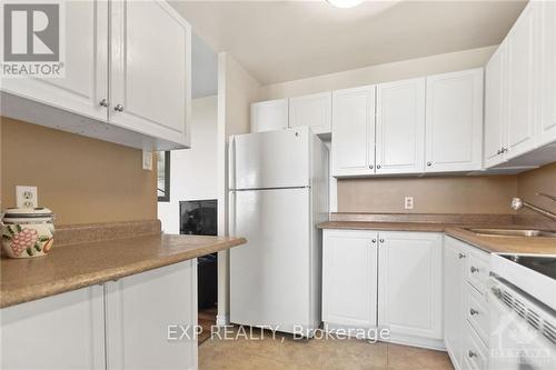 1208 - 2000 Jasmine Crescent, Ottawa, ON - Indoor Photo Showing Kitchen