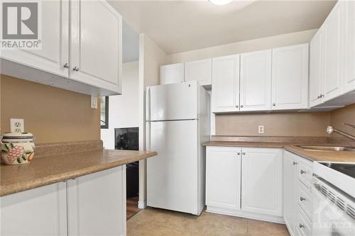 Extra Counter Space in Kitchen - 2000 Jasmine Crescent Unit#1208, Ottawa, ON - Indoor Photo Showing Kitchen