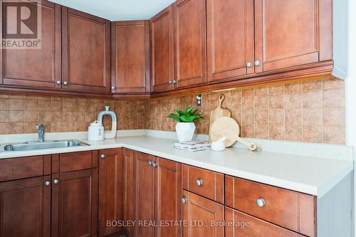 17 Kings Park Boulevard, Toronto (Danforth Village-East York), ON - Indoor Photo Showing Kitchen