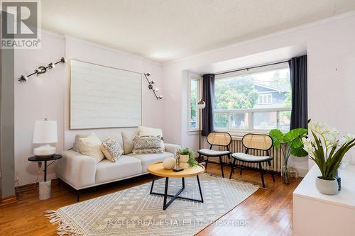 17 Kings Park Boulevard, Toronto (Danforth Village-East York), ON - Indoor Photo Showing Living Room