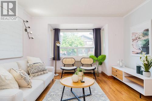 17 Kings Park Boulevard, Toronto (Danforth Village-East York), ON - Indoor Photo Showing Living Room