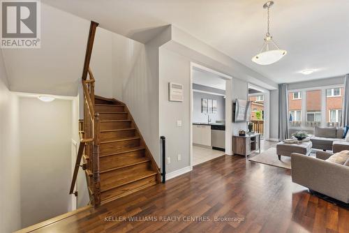 49 Selby Crescent, Bradford West Gwillimbury (Bradford), ON - Indoor Photo Showing Living Room