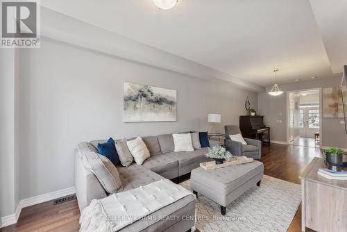 49 Selby Crescent, Bradford West Gwillimbury (Bradford), ON - Indoor Photo Showing Living Room