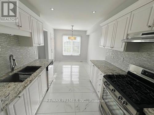 168 Keystar Court, Vaughan (Vellore Village), ON - Indoor Photo Showing Kitchen With Double Sink With Upgraded Kitchen