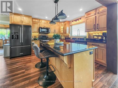 112 Tamarac Road, Northern Bruce Peninsula, ON - Indoor Photo Showing Kitchen With Double Sink