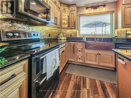 112 Tamarac Road, Northern Bruce Peninsula, ON - Indoor Photo Showing Kitchen With Double Sink