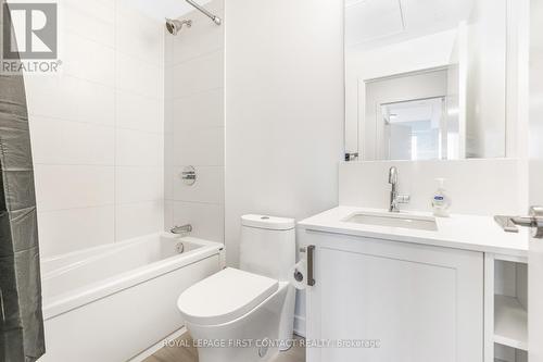 429 - 681 Yonge Street, Barrie (Painswick South), ON - Indoor Photo Showing Bathroom