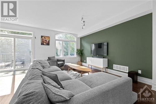 242 Stedman Street, Ottawa, ON - Indoor Photo Showing Living Room