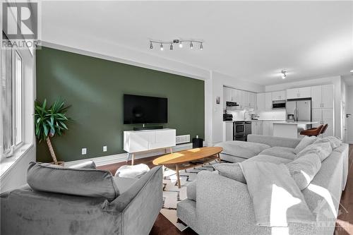 242 Stedman Street, Ottawa, ON - Indoor Photo Showing Living Room