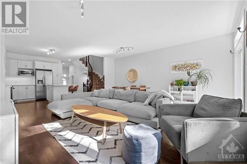 242 Stedman Street, Ottawa, ON - Indoor Photo Showing Living Room