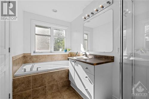 242 Stedman Street, Ottawa, ON - Indoor Photo Showing Bathroom