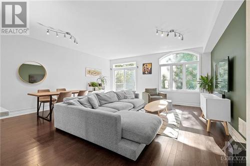 242 Stedman Street, Ottawa, ON - Indoor Photo Showing Living Room