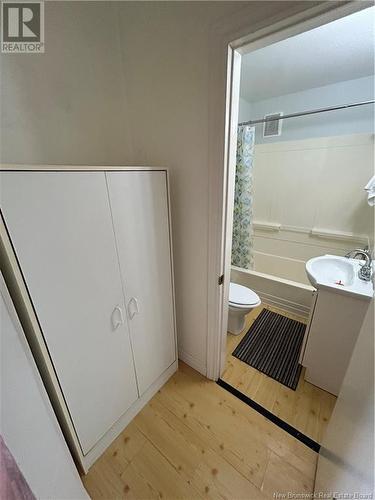 102/104 Kenmore Drive, Moncton, NB - Indoor Photo Showing Bathroom