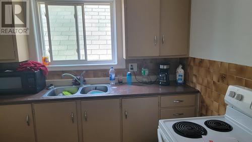 262-266 Wellington St, Sault Ste. Marie, ON - Indoor Photo Showing Kitchen With Double Sink