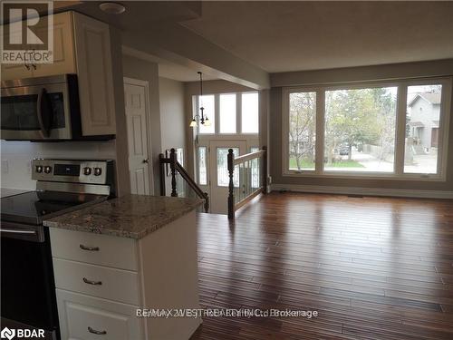 69 Baldwin Lane, Barrie (Allandale Heights), ON - Indoor Photo Showing Kitchen