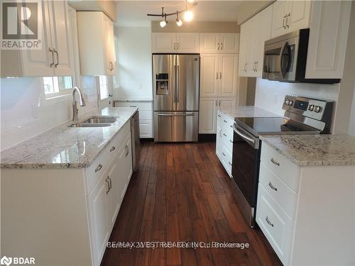 69 Baldwin Lane, Barrie, ON - Indoor Photo Showing Kitchen With Double Sink