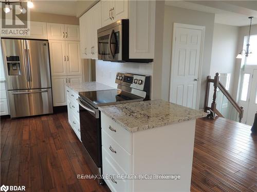 69 Baldwin Lane, Barrie, ON - Indoor Photo Showing Kitchen