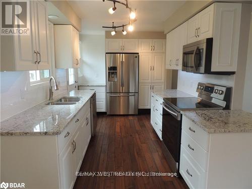 69 Baldwin Lane, Barrie (Allandale Heights), ON - Indoor Photo Showing Kitchen With Double Sink With Upgraded Kitchen