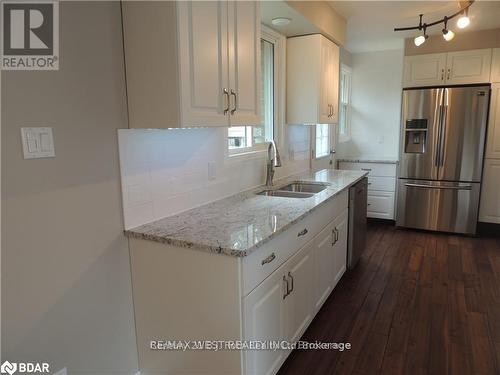 69 Baldwin Lane, Barrie (Allandale Heights), ON - Indoor Photo Showing Kitchen With Double Sink