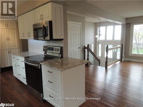 69 Baldwin Lane, Barrie, ON - Indoor Photo Showing Kitchen