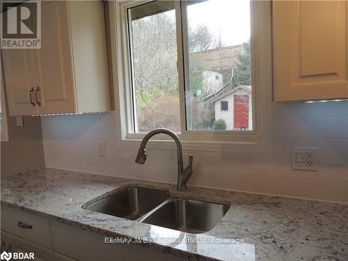 69 Baldwin Lane, Barrie, ON - Indoor Photo Showing Kitchen With Double Sink