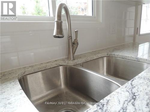 69 Baldwin Lane, Barrie (Allandale Heights), ON - Indoor Photo Showing Kitchen With Double Sink