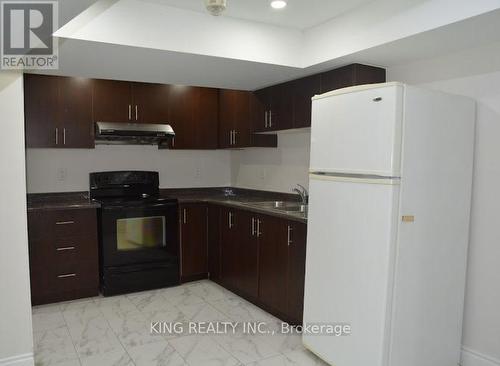 86 Heartleaf Crescent, Brampton (Fletcher'S Meadow), ON - Indoor Photo Showing Kitchen With Double Sink