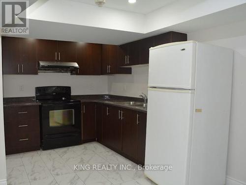 86 Heartleaf Crescent, Brampton (Fletcher'S Meadow), ON - Indoor Photo Showing Kitchen With Double Sink