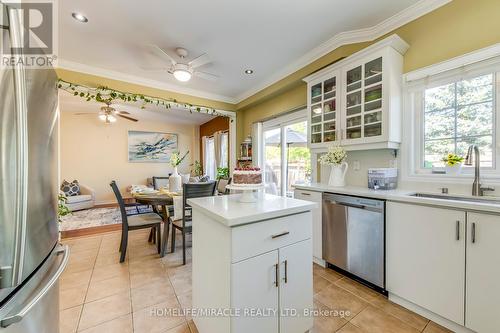 9 Solidarity Court, Brampton (Bram West), ON - Indoor Photo Showing Kitchen