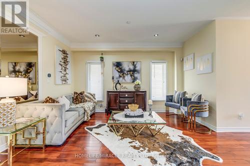 9 Solidarity Court, Brampton (Bram West), ON - Indoor Photo Showing Living Room