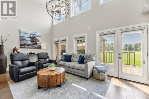 80 Links Trail, Georgian Bay, ON - Indoor Photo Showing Living Room