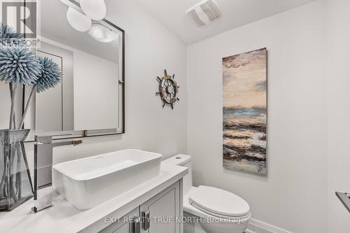 80 Links Trail, Georgian Bay, ON - Indoor Photo Showing Bathroom