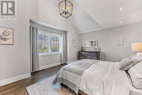 80 Links Trail, Georgian Bay, ON - Indoor Photo Showing Bedroom