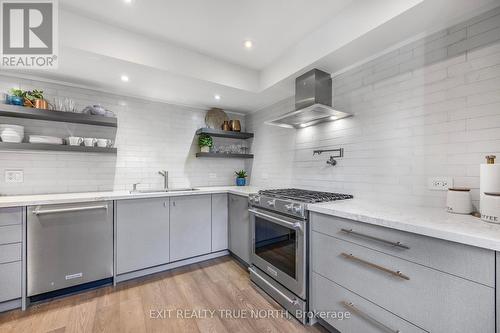 80 Links Trail, Georgian Bay, ON - Indoor Photo Showing Kitchen With Stainless Steel Kitchen With Upgraded Kitchen