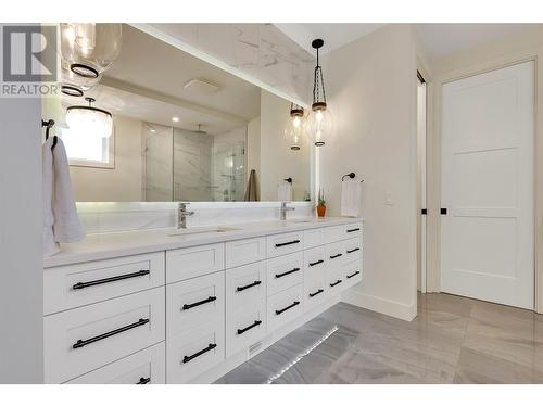 419 Hawk Hill Drive, Kelowna, BC - Indoor Photo Showing Bathroom