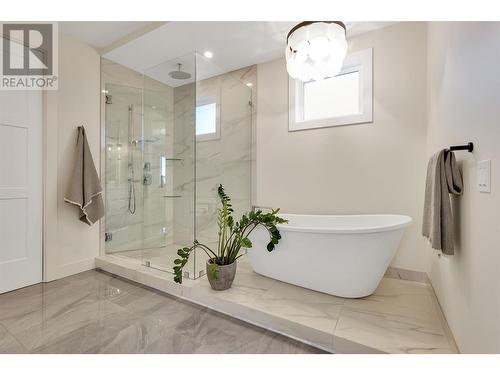 419 Hawk Hill Drive, Kelowna, BC - Indoor Photo Showing Bathroom