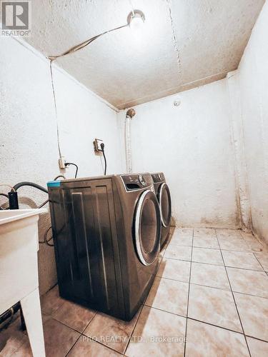 60 Lund Street, Richmond Hill, ON - Indoor Photo Showing Laundry Room