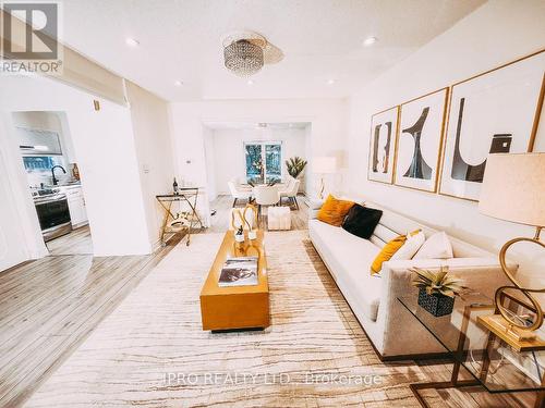 60 Lund Street, Richmond Hill (North Richvale), ON - Indoor Photo Showing Living Room