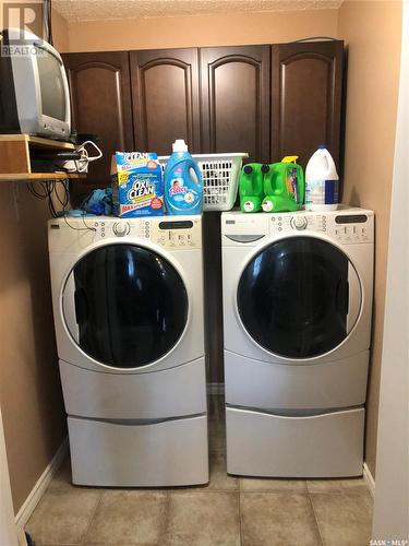 500 Main Street N, Kelliher, SK - Indoor Photo Showing Laundry Room