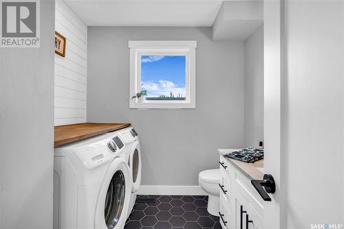 150 Batoche Crescent, Saskatoon, SK - Indoor Photo Showing Laundry Room