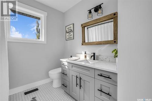 150 Batoche Crescent, Saskatoon, SK - Indoor Photo Showing Bathroom