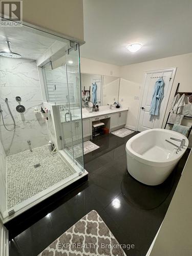 24 Upbound Court, East Gwillimbury, ON - Indoor Photo Showing Bathroom