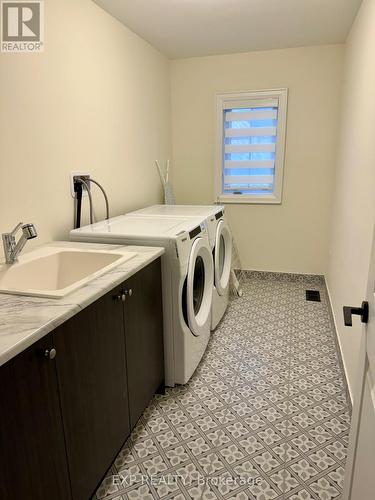 24 Upbound Court, East Gwillimbury, ON - Indoor Photo Showing Laundry Room