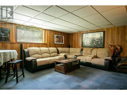 811 Chasm Road, Clinton, BC - Indoor Photo Showing Living Room