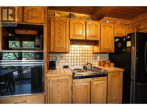 811 Chasm Road, Clinton, BC - Indoor Photo Showing Kitchen