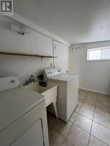 10 Macklin Place, St.John’S, NL - Indoor Photo Showing Laundry Room