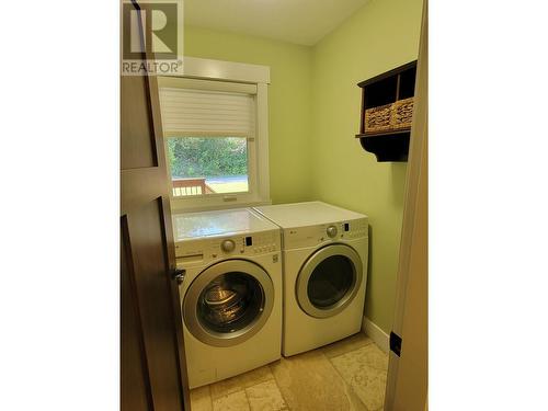 1030 Mcrae Road, Quesnel, BC - Indoor Photo Showing Laundry Room