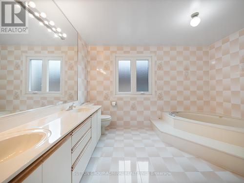 582 Spring Gate Boulevard, Vaughan, ON - Indoor Photo Showing Bathroom