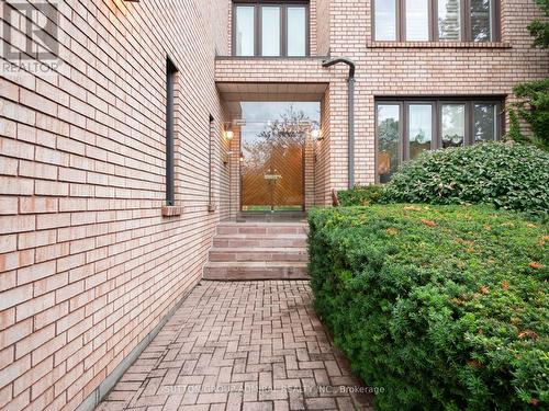 582 Spring Gate Boulevard, Vaughan, ON - Outdoor